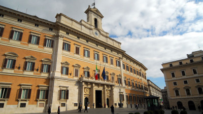 Riduzione dei parlamentari e futuro della democrazia rappresentativa verso (e oltre) il referendum costituzionale italiano