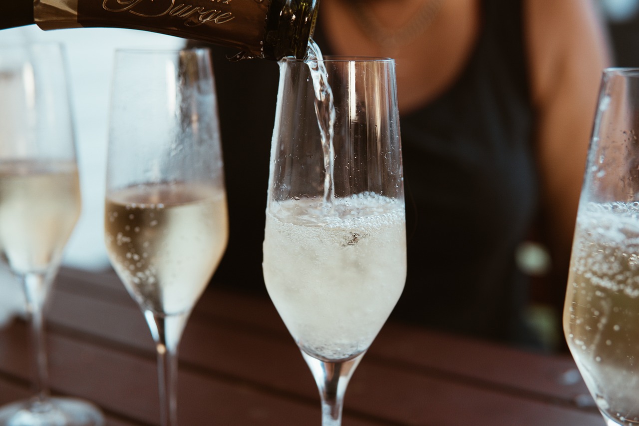 Le accise su vino e bevande alcoliche: adempimenti, circolazione intracomunitaria ed esportazioni